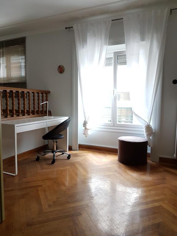 Errathens Pine Red And Taupe - Athens Center Apartment Bagian luar foto