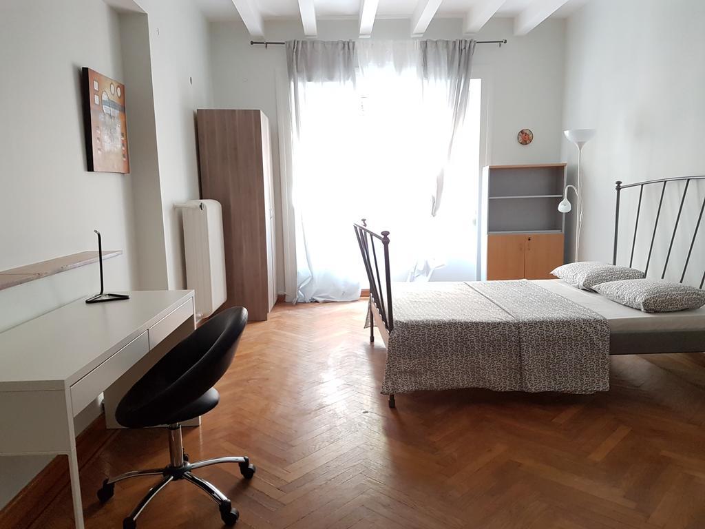 Errathens Pine Red And Taupe - Athens Center Apartment Bagian luar foto