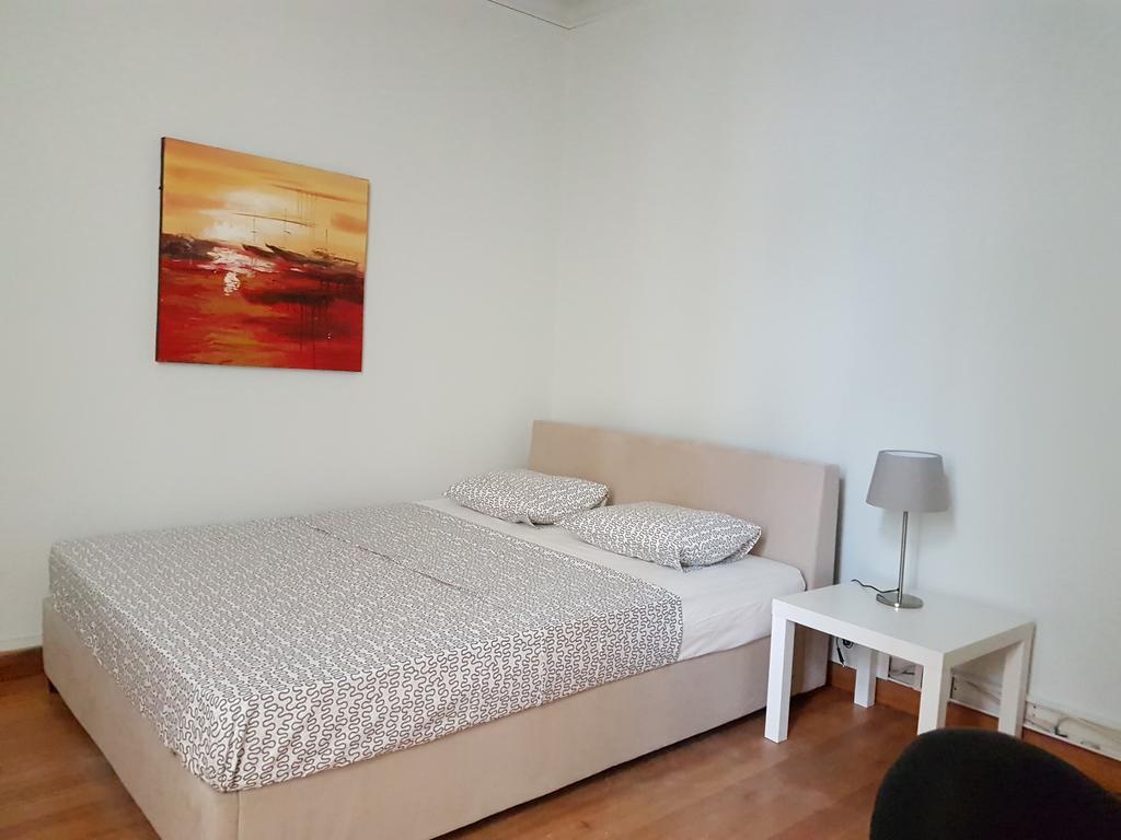 Errathens Pine Red And Taupe - Athens Center Apartment Bagian luar foto