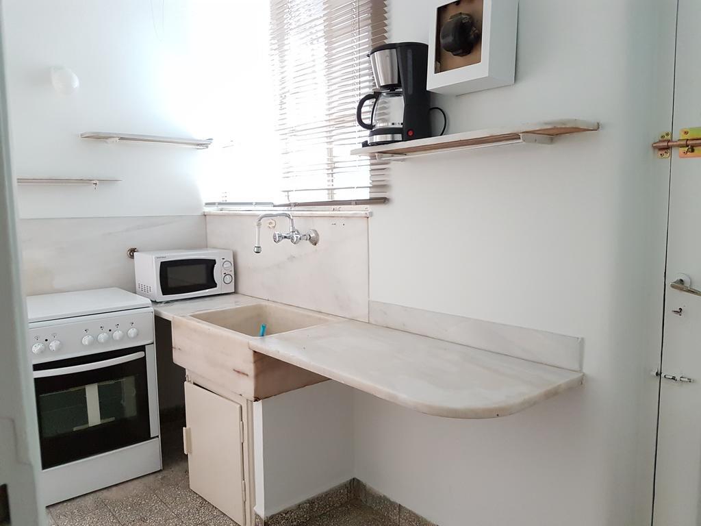 Errathens Pine Red And Taupe - Athens Center Apartment Bagian luar foto