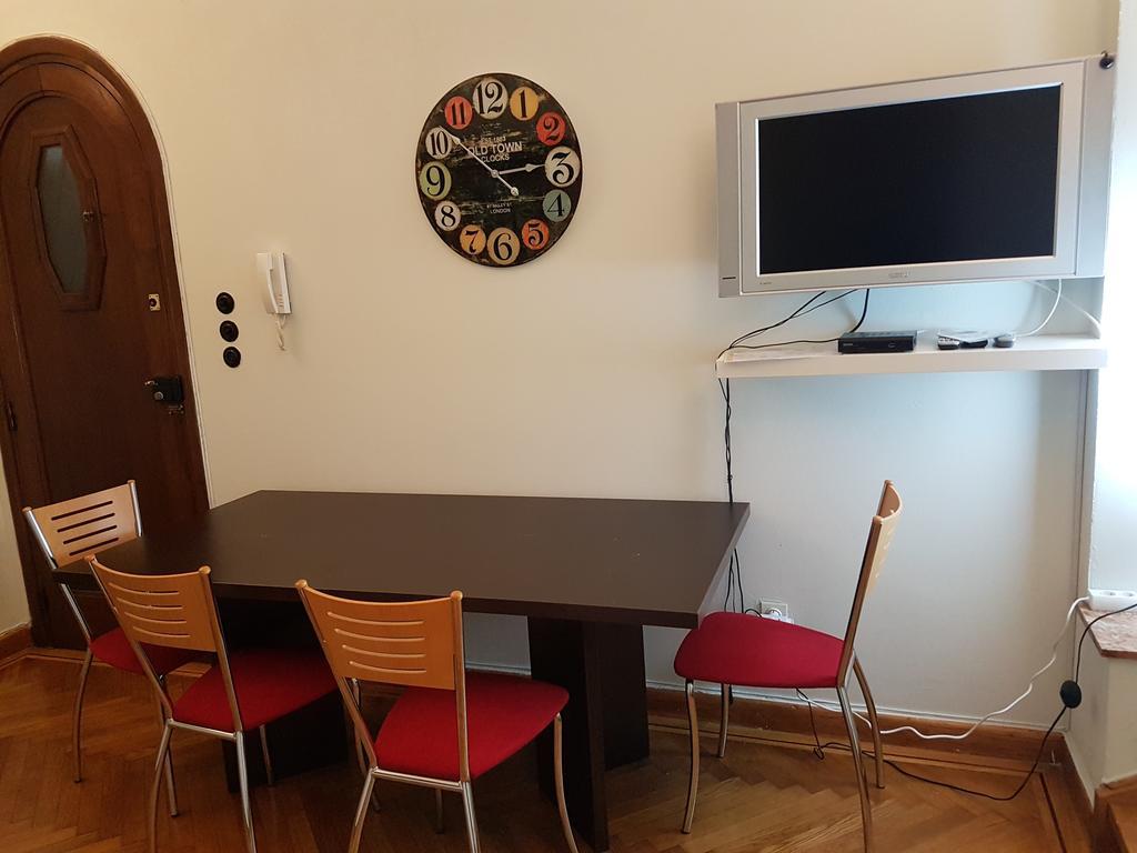Errathens Pine Red And Taupe - Athens Center Apartment Bagian luar foto