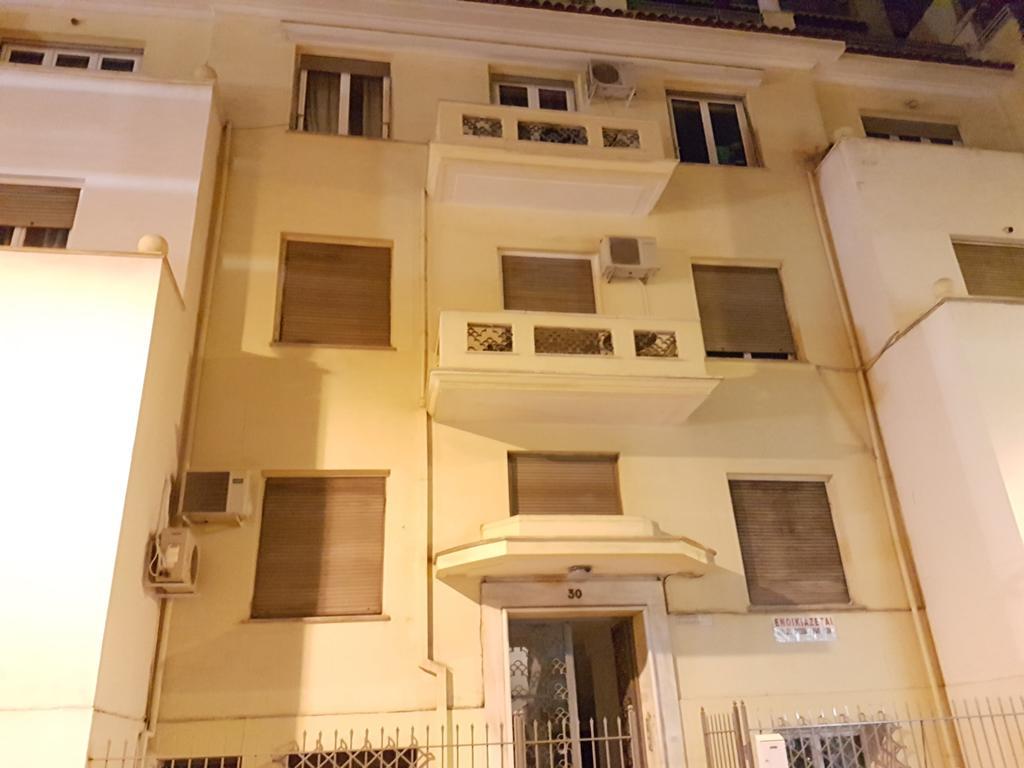 Errathens Pine Red And Taupe - Athens Center Apartment Bagian luar foto