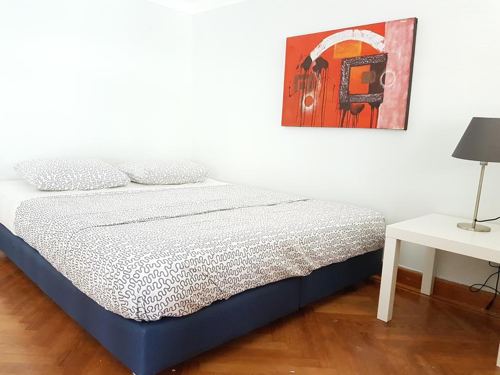 Errathens Pine Red And Taupe - Athens Center Apartment Bagian luar foto
