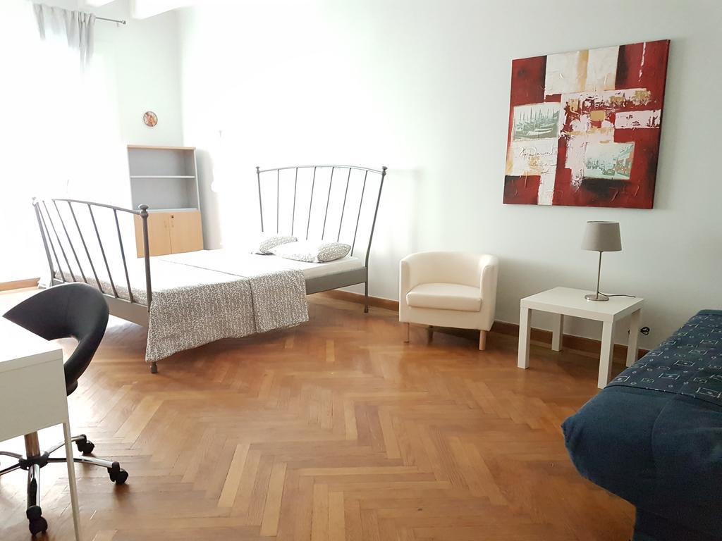 Errathens Pine Red And Taupe - Athens Center Apartment Bagian luar foto
