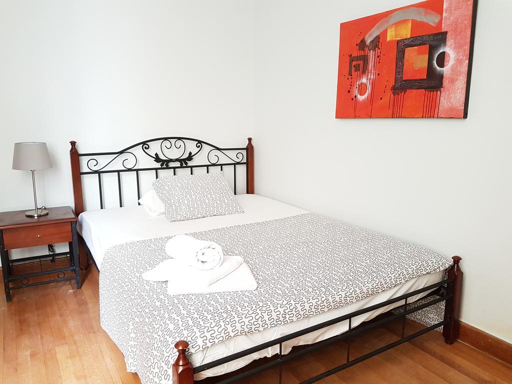 Errathens Pine Red And Taupe - Athens Center Apartment Bagian luar foto