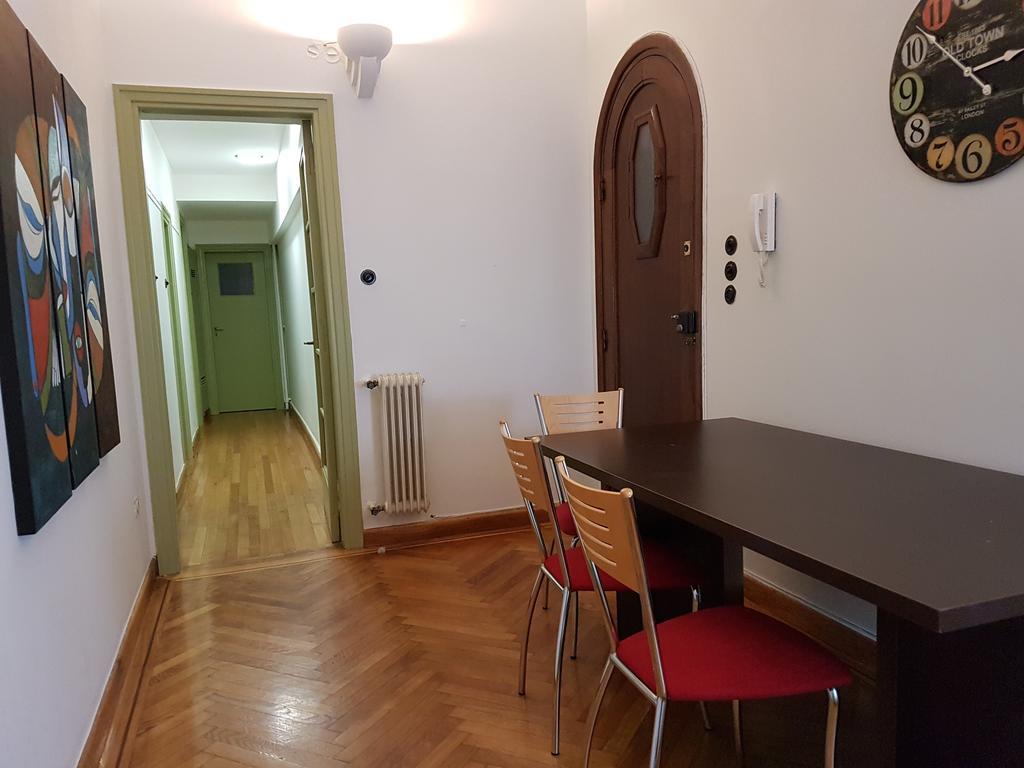 Errathens Pine Red And Taupe - Athens Center Apartment Bagian luar foto