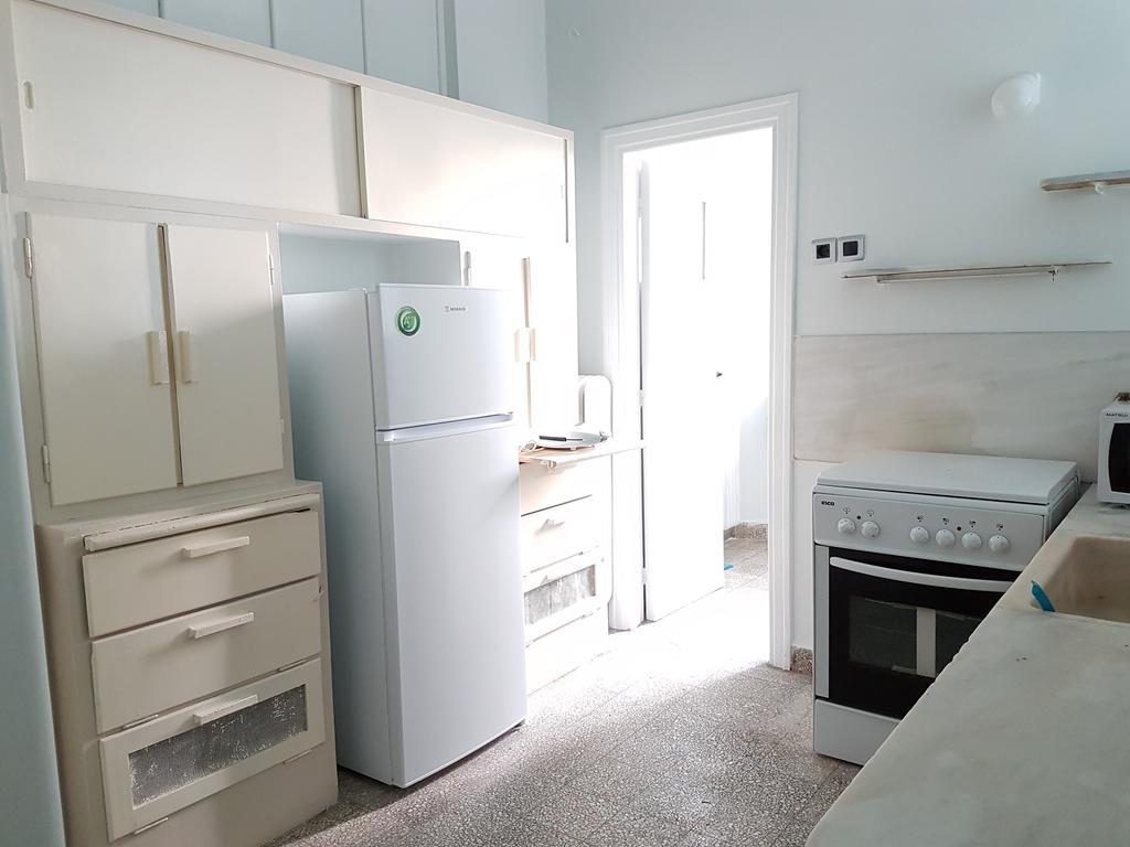 Errathens Pine Red And Taupe - Athens Center Apartment Bagian luar foto