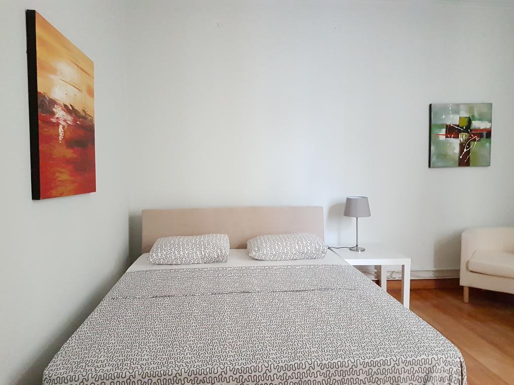 Errathens Pine Red And Taupe - Athens Center Apartment Bagian luar foto