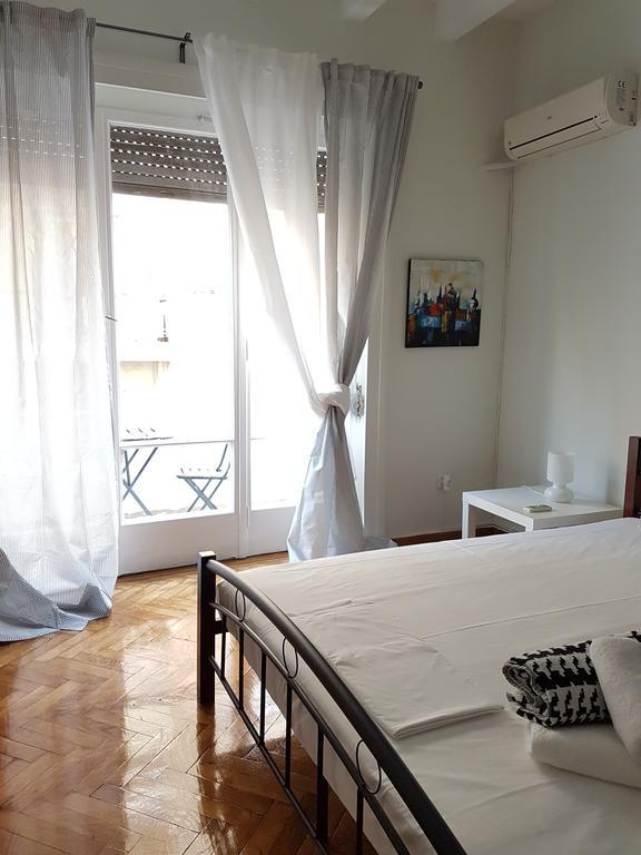 Errathens Pine Red And Taupe - Athens Center Apartment Bagian luar foto