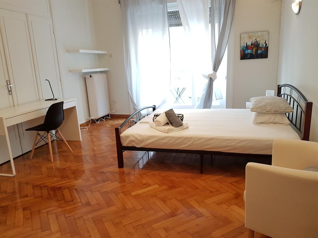 Errathens Pine Red And Taupe - Athens Center Apartment Bagian luar foto