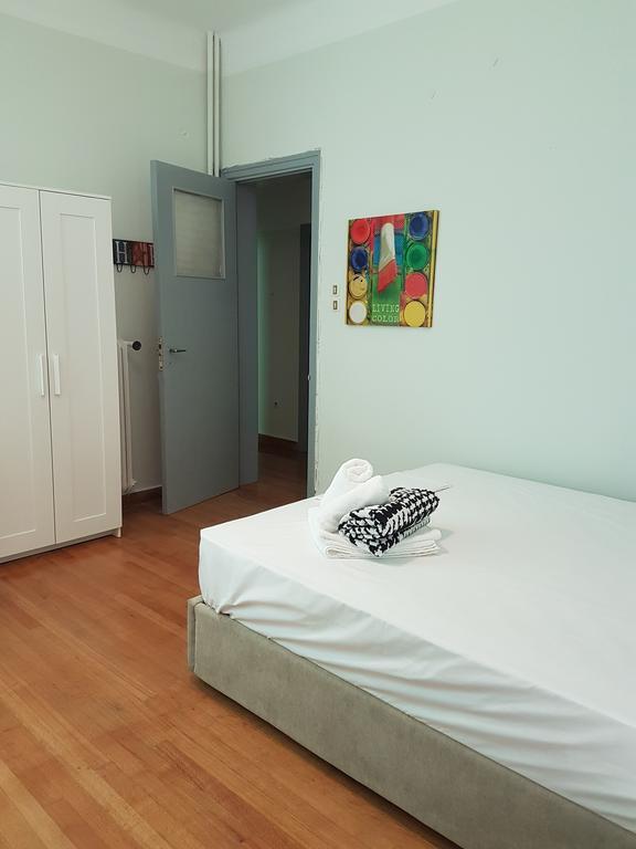 Errathens Pine Red And Taupe - Athens Center Apartment Bagian luar foto
