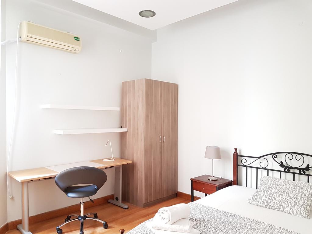 Errathens Pine Red And Taupe - Athens Center Apartment Bagian luar foto