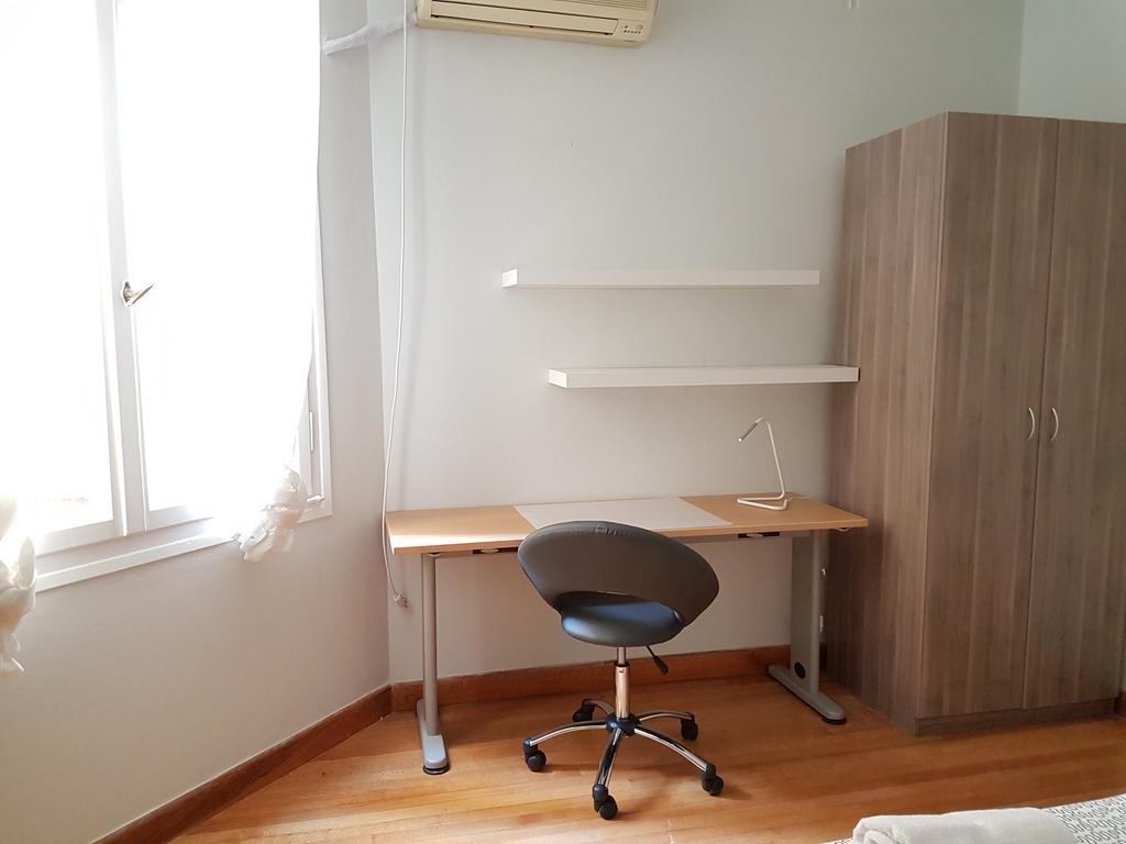 Errathens Pine Red And Taupe - Athens Center Apartment Bagian luar foto