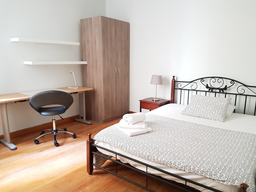 Errathens Pine Red And Taupe - Athens Center Apartment Bagian luar foto