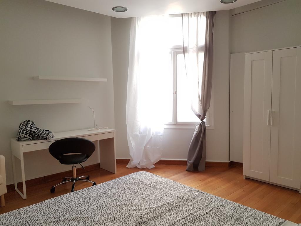 Errathens Pine Red And Taupe - Athens Center Apartment Bagian luar foto