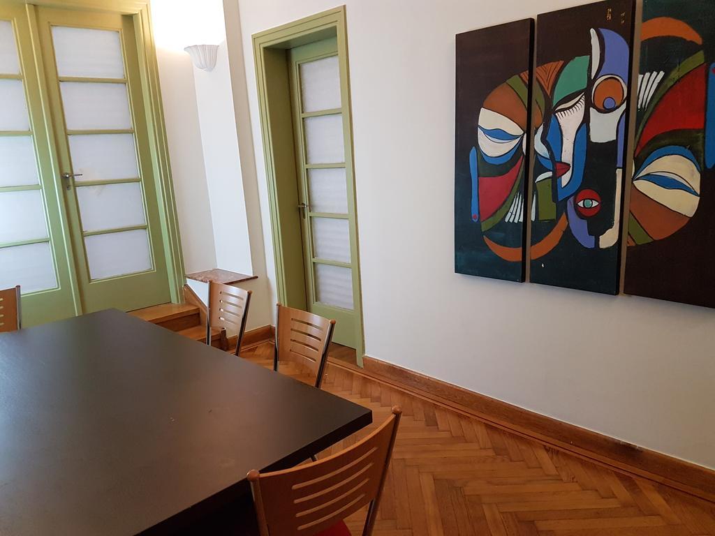 Errathens Pine Red And Taupe - Athens Center Apartment Bagian luar foto