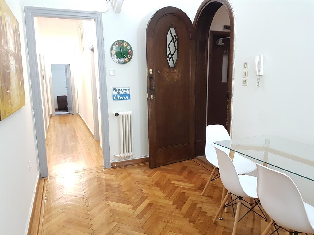 Errathens Pine Red And Taupe - Athens Center Apartment Bagian luar foto