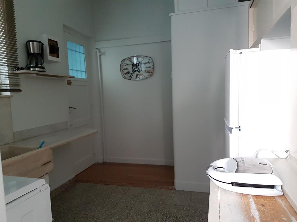 Errathens Pine Red And Taupe - Athens Center Apartment Bagian luar foto