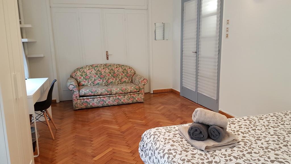 Errathens Pine Red And Taupe - Athens Center Apartment Bagian luar foto