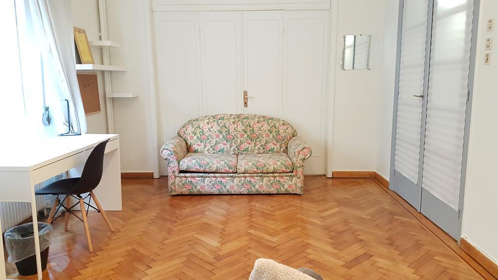 Errathens Pine Red And Taupe - Athens Center Apartment Bagian luar foto