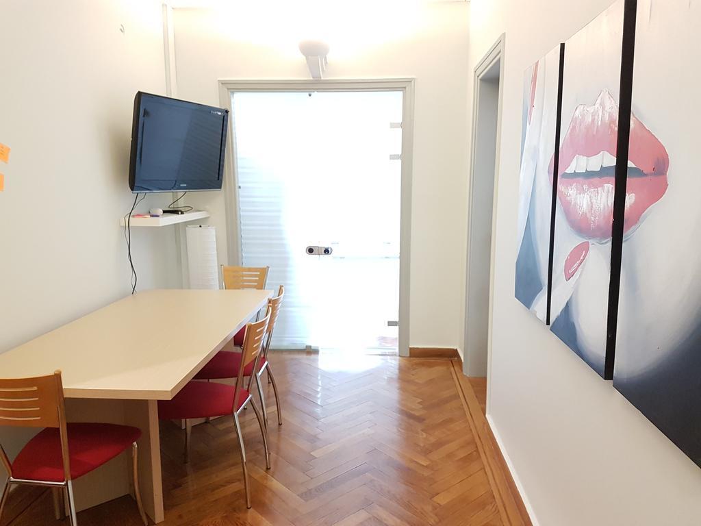Errathens Pine Red And Taupe - Athens Center Apartment Bagian luar foto