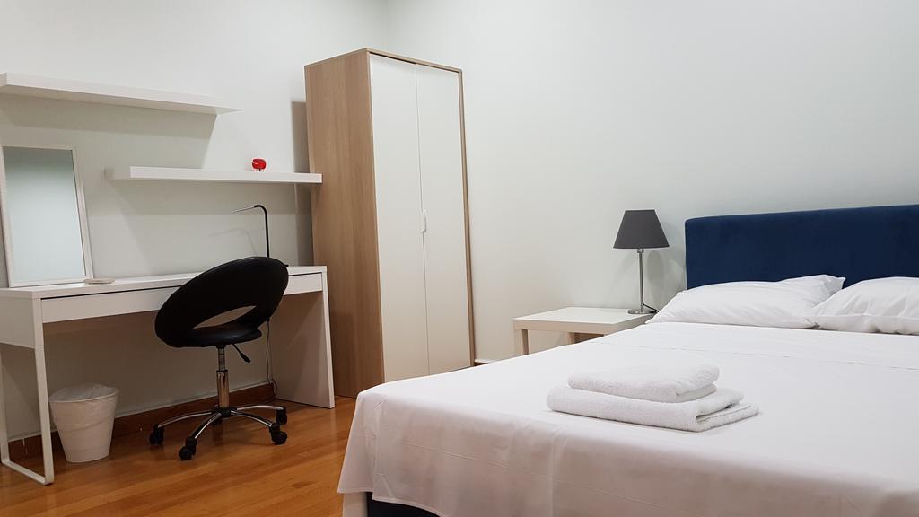 Errathens Pine Red And Taupe - Athens Center Apartment Bagian luar foto