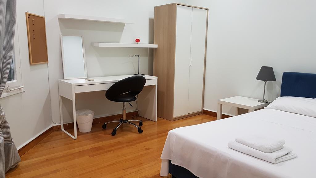 Errathens Pine Red And Taupe - Athens Center Apartment Bagian luar foto