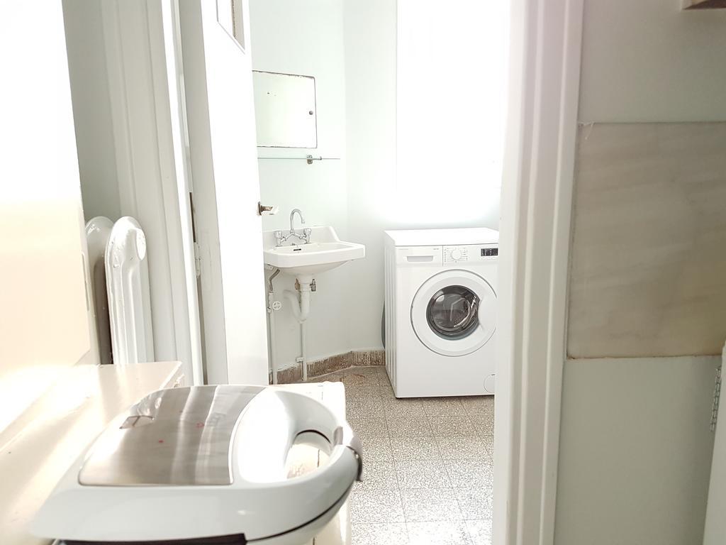 Errathens Pine Red And Taupe - Athens Center Apartment Bagian luar foto